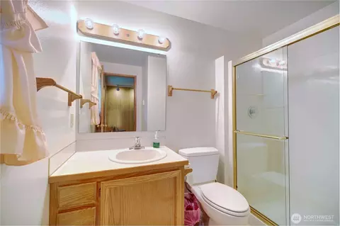 Bath - 17417 28th Ave SE, Bothell, WA 98012 photo 2 of 2