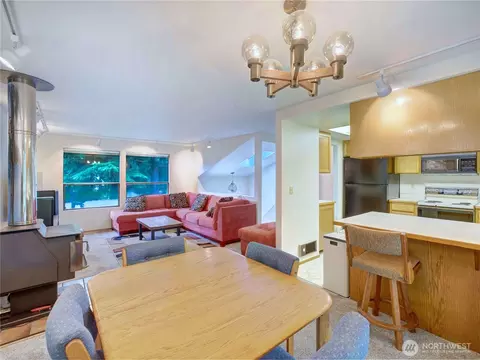 Dining - 17417 28th Ave SE, Bothell, WA 98012 photo 1 of 1