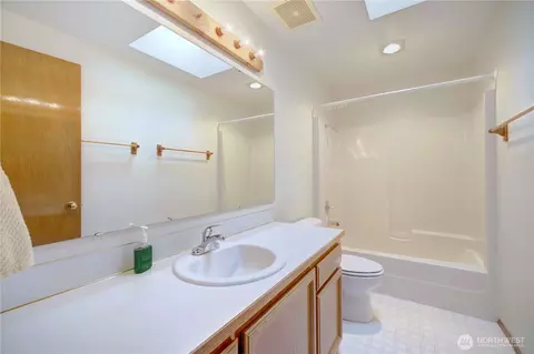 Bath - 17417 28th Ave SE, Bothell, WA 98012 photo 1 of 2