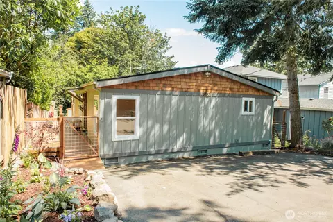 18700 4th Ave NE, Suquamish, WA 98392