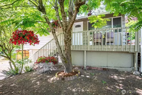 110 S 198th Pl, Des Moines, WA 98148