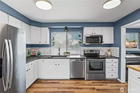 Kitchen - 400 Date Ave, Sultan, WA 98294 photo 3 of 3