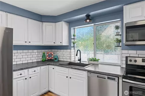 Kitchen - 400 Date Ave, Sultan, WA 98294 photo 2 of 3