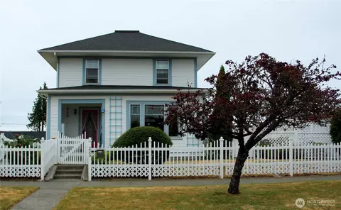 225 E 9th St, Port Angeles, WA 98362