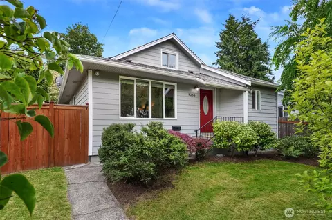 9256 Densmore Ave N, Seattle, WA 98103