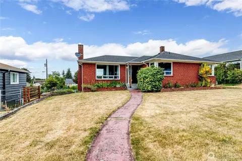 727 E 11th St, Port Angeles, WA 98362