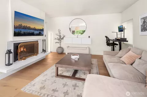 5801 Phinney Ave N #103, Seattle, WA 98103