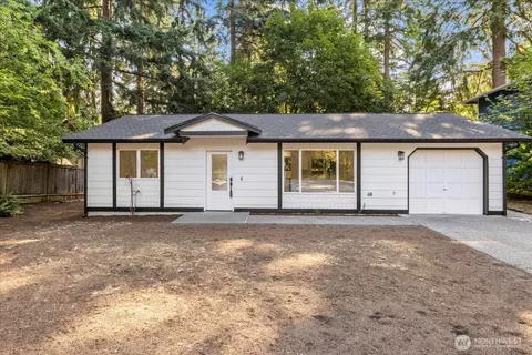7921 Blakely Ave, Clinton, WA 98236