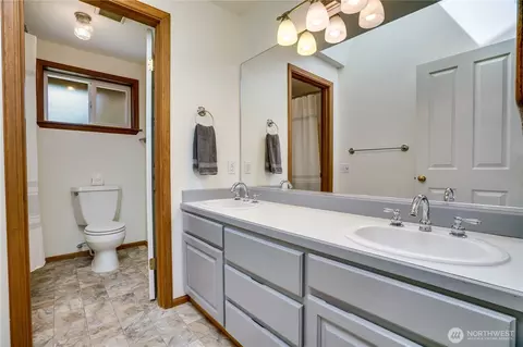 Bath - 36434 249th Ave SE, Enumclaw, WA 98022 photo 2 of 5