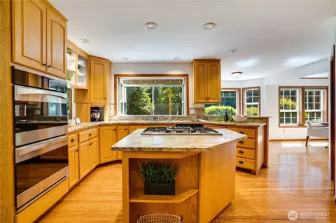Kitchen - 36434 249th Ave SE, Enumclaw, WA 98022 photo 2 of 3