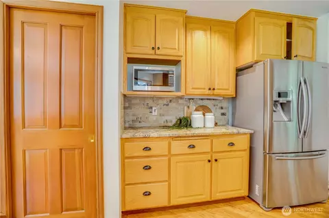 Kitchen - 36434 249th Ave SE, Enumclaw, WA 98022 photo 3 of 3