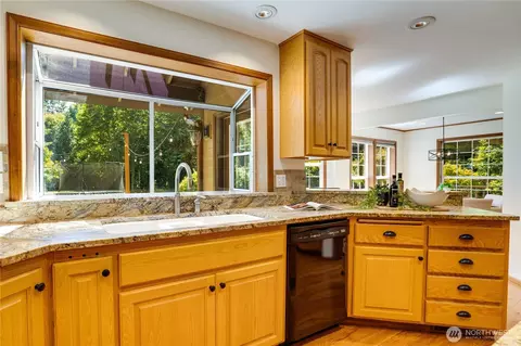 Kitchen - 36434 249th Ave SE, Enumclaw, WA 98022 photo 1 of 3