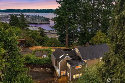 3626 W C St, Bremerton, WA 98312