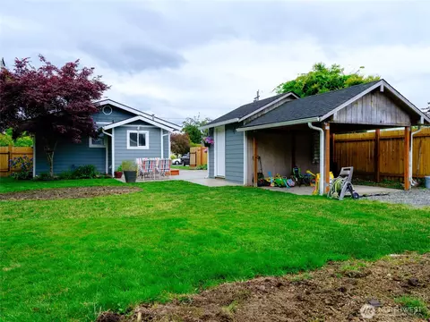 Exterior - 1144 Lafromboise St, Enumclaw, WA 98022 photo 4 of 7
