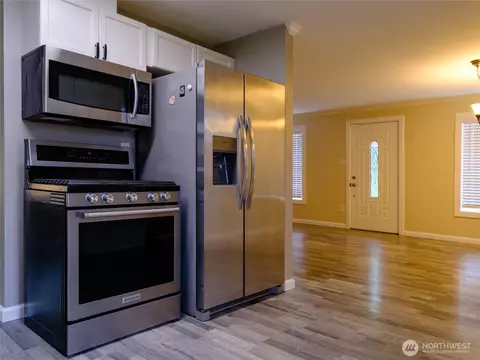 Kitchen - 1144 Lafromboise St, Enumclaw, WA 98022 photo 2 of 2
