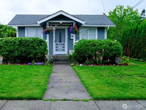 1144 Lafromboise St, Enumclaw, WA 98022