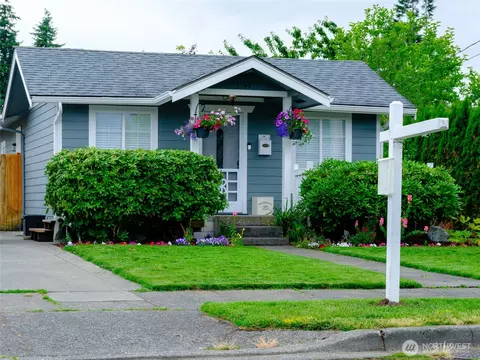 Exterior - 1144 Lafromboise St, Enumclaw, WA 98022 photo 2 of 7