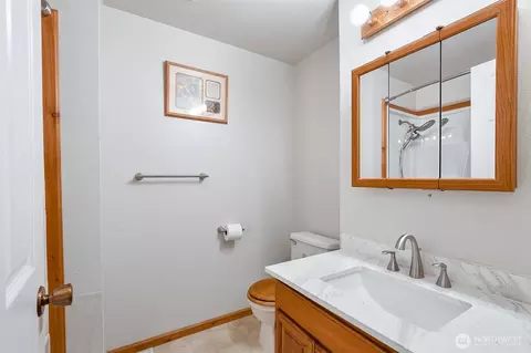 Bath - 10802 29th Dr SE, Everett, WA 98208 photo 1 of 3