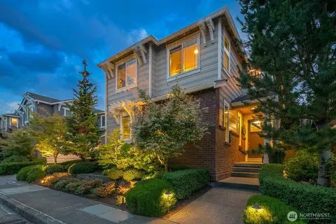 3913 W Briarcliff Ln, Seattle, WA 98199