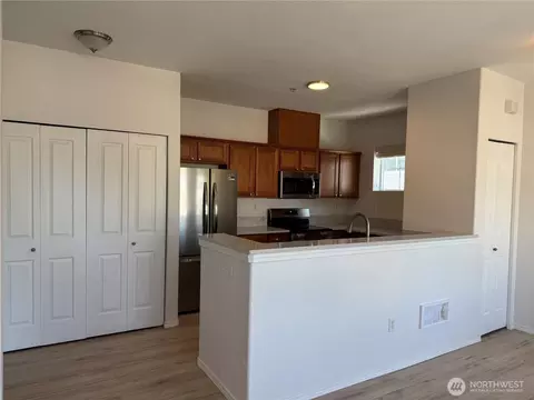 Kitchen - 14915 38th Dr SE #II2051, Bothell, WA 98012 photo 6 of 7