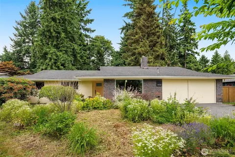 16521 SE 45th St, Bellevue, WA 98006