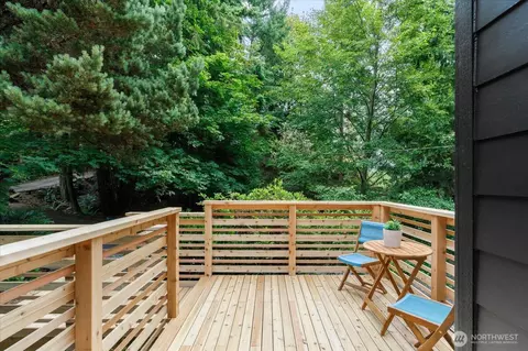 8038 Island Ct, Clinton, WA 98236
