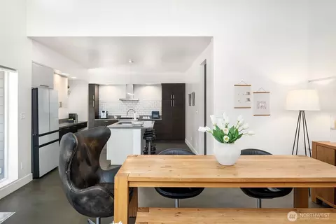 Dining - 8622 NE 177th Pl, Bothell, WA 98011 photo 3 of 4
