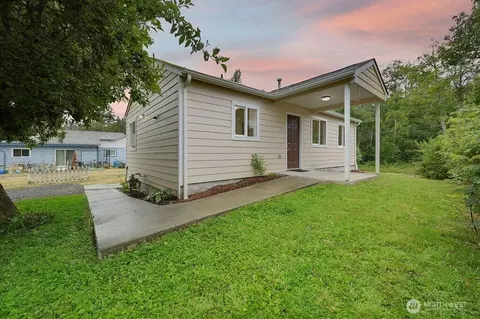 416 Skylark Dr W, Bremerton, WA 98312