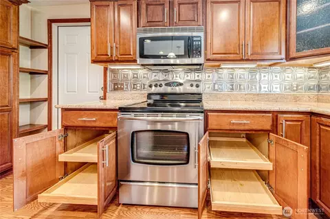 Kitchen - 305 Norman St, Sequim, WA 98382 photo 4 of 4