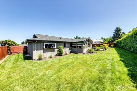Exterior - 305 Norman St, Sequim, WA 98382 photo 6 of 9