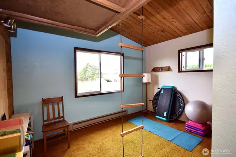 Bedroom - 330 E Anderson Rd, Sequim, WA 98382 photo 3 of 4