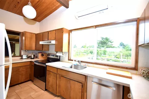 Kitchen - 330 E Anderson Rd, Sequim, WA 98382 photo 2 of 3