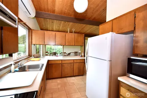 Kitchen - 330 E Anderson Rd, Sequim, WA 98382 photo 3 of 3
