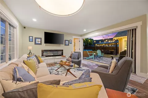 214 S Bradley St, Chelan, WA 98816