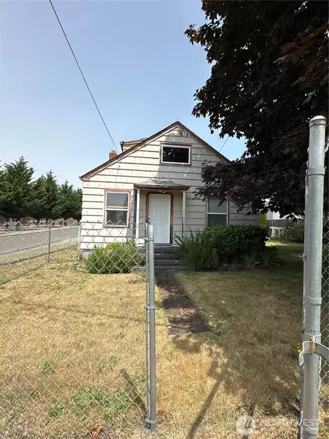 869 S 83rd St, Tacoma, WA 98408