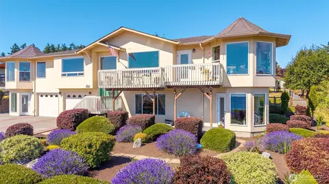 1223 Rainier Ln, Oak Harbor, WA 98277