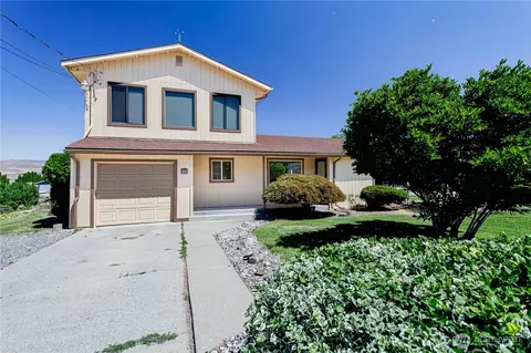 919 Woodward Dr, Wenatchee, WA 98801