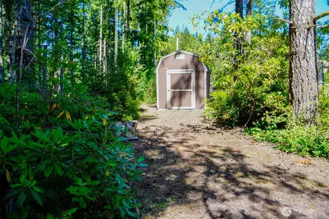 691 NE Lakeshore Dr S, Tahuya, WA 98588