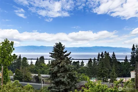 1807 E 3rd St, Port Angeles, WA 98362