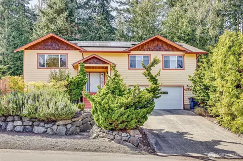 4243 Holcomb St, Port Townsend, WA 98368