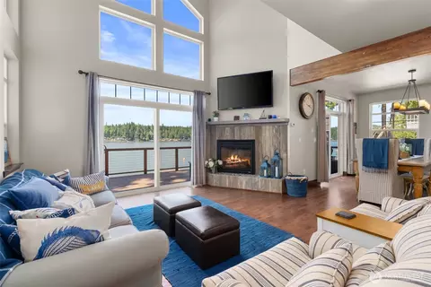 Living - 1321 E Mason Lake Dr E, Grapeview, WA 98546 photo 2 of 4