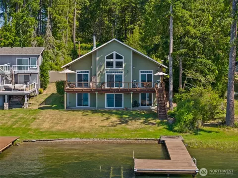 1321 E Mason Lake Dr E, Grapeview, WA 98546