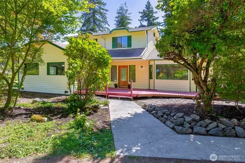 125 NErickson Ln, Poulsbo, WA 98370
