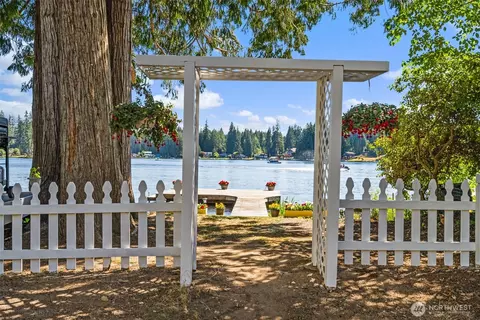 21 E Shore Ct, Grapeview, WA 98546 photo 6
