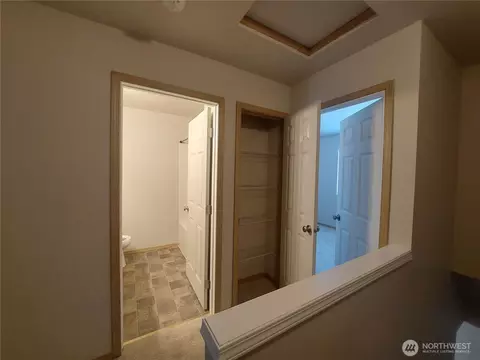 Entry Way - 6907 Rainier Dr E #1B, Everett, WA 98203 photo 3 of 3