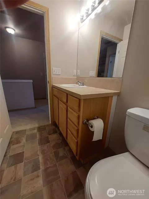 Bath - 6907 Rainier Dr E #1B, Everett, WA 98203 photo 1 of 2
