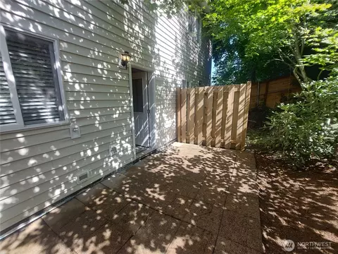 Exterior - 6907 Rainier Dr E #1B, Everett, WA 98203 photo 4 of 9