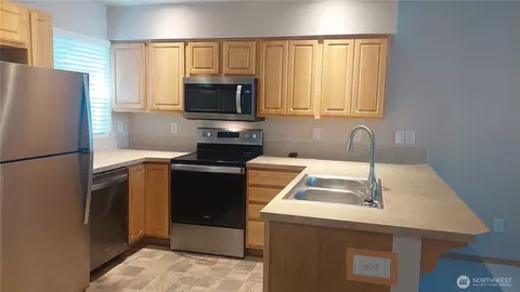 Kitchen - 6907 Rainier Dr E #1B, Everett, WA 98203 photo 1 of 1