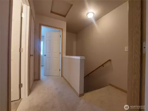 Entry Way - 6907 Rainier Dr E #1B, Everett, WA 98203 photo 2 of 3