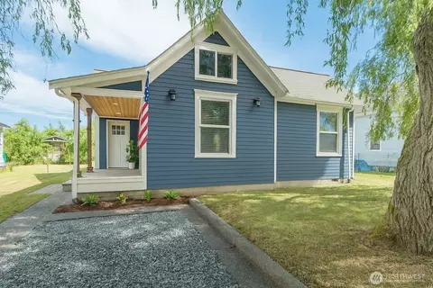 462 G St, Blaine, WA 98230